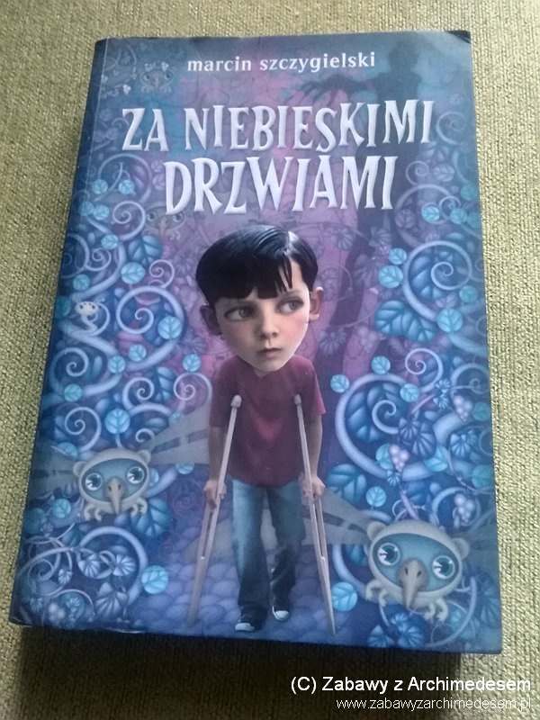 Za niebieskimi drzwiami